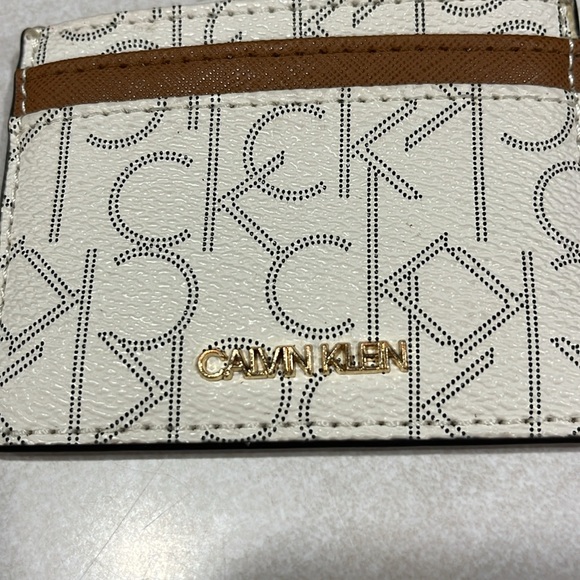 Calvin Klein - Picture 2 of 5